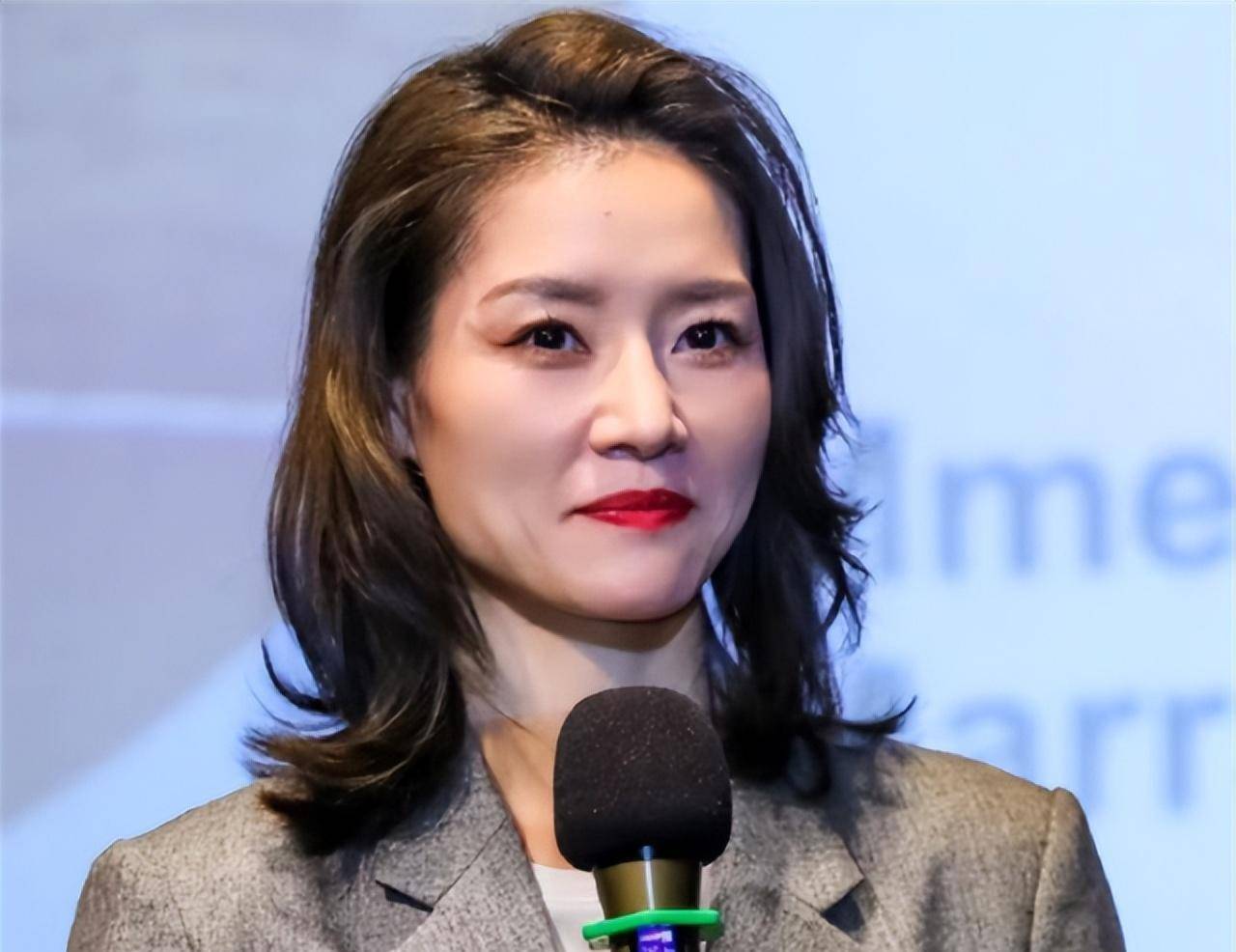李娜来袭!换人、点球后续来了(李娜领奖台上却被人当众扇巴掌了吗)
